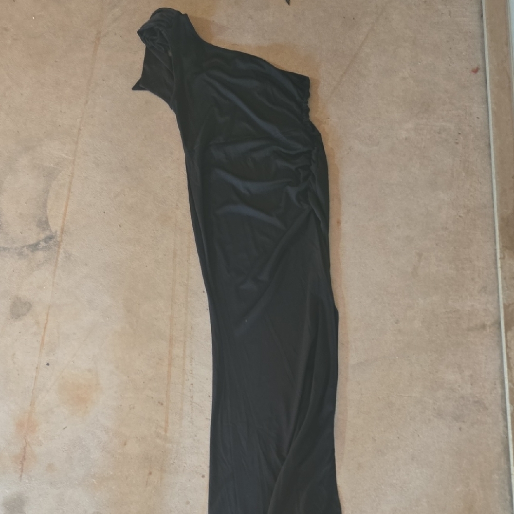 Elegant Black One-Shoulder Dress
